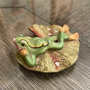 Vintage Porcelain / Ceramic Frog on Lilly Pad Figurine
